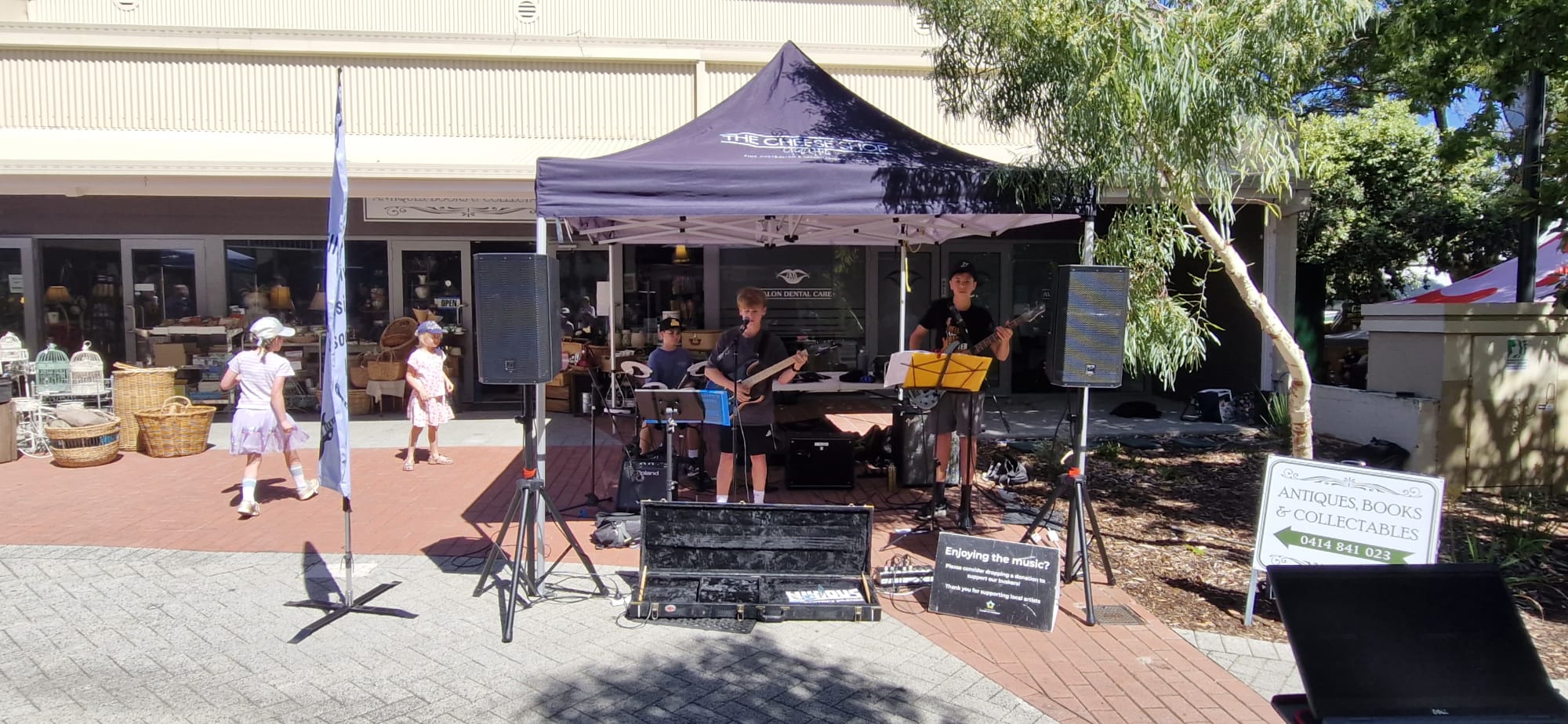 Farmers market performance photo